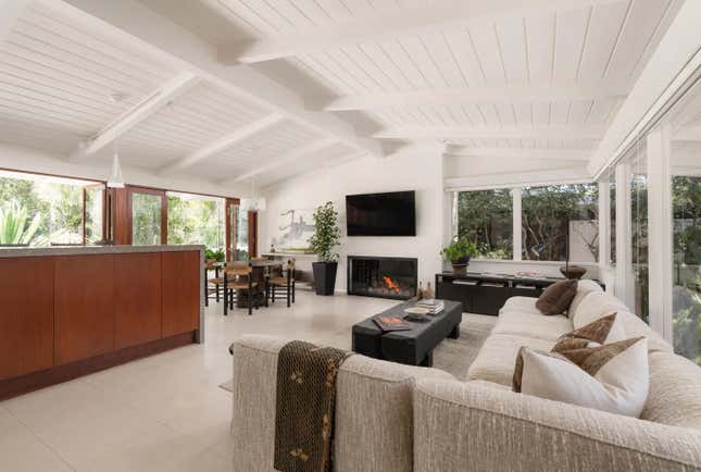 Image for article titled See inside Ellen DeGeneres and Portia de Rossi’s $5 million property