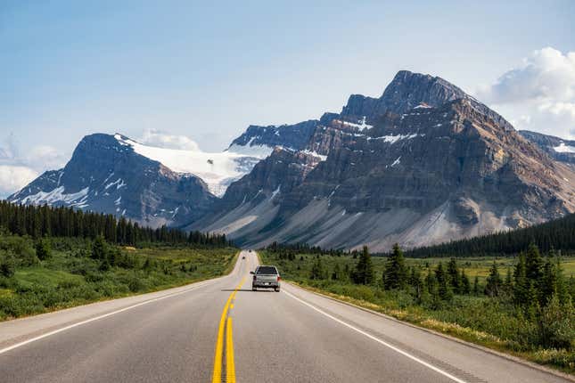 Ausblicke auf den Icefields Parkway zwischen dem Banff-Nationalpark und Jasper in Alberta, Kanada.