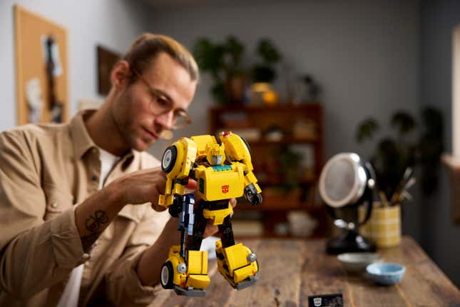 Image for article titled Lego&#39;s Next Transformers Set Brings Bumblebee to the Party