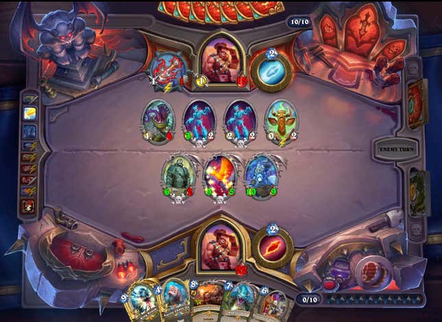 Une capture d’écran de Hearthstone montre les cartes en jeu.