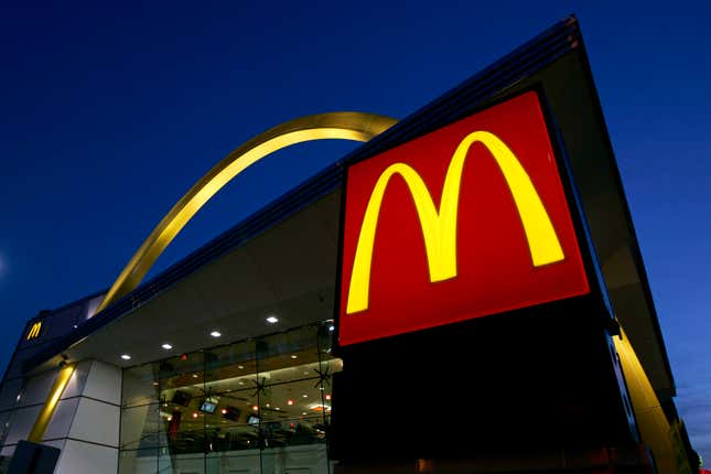 FILE - The McDonald&#39;s restaurant logo and golden arch is lit up, April 20, 2006, in Chicago. On Saturday, Sept. 30, 2023, a federal judge in New York dismissed a lawsuit that accused McDonald’s and Wendy’s of misleading consumers with ads that show bigger, juicier burgers than their restaurants actually serve. (AP Photo/Jeff Roberson, File)