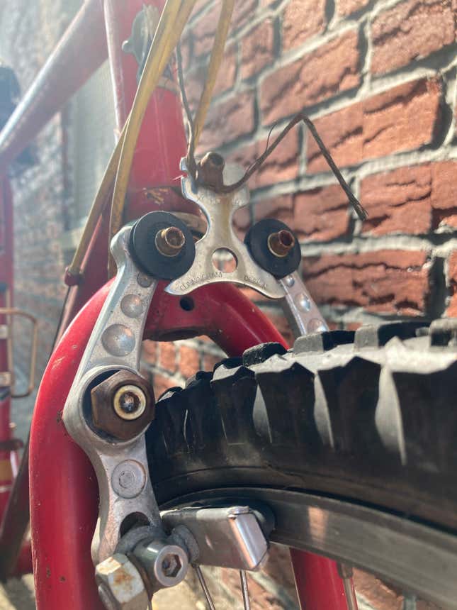 Image for article titled I Am Dumping Money Into A Trash Bike Because It Has The Weirdest, Coolest Brakes I've Ever Seen