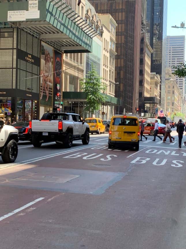 Image for article titled The GMC Hummer EV Is HUGE in Real-World Traffic