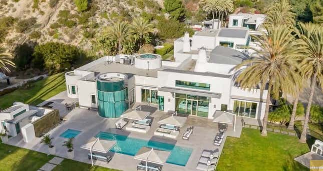 Image de l'article intitulé Un aperçu de la nouvelle et somptueuse demeure de Kanye West à Beverly Hills, d’une valeur de 35 millions de dollars