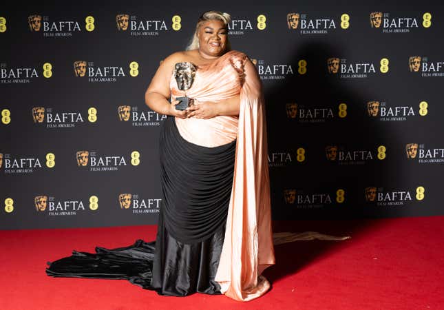 Da’vine Joy Randolph poses with the Supporting Actress Award for ‘The Holdovers’ in the winners room at the 2024 EE BAFTA Film Awards at The Royal Festival Hall on February 18, 2024 in London, England.