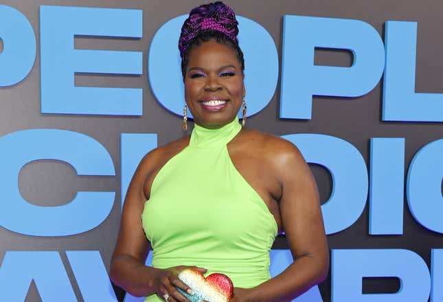 SANTA MONICA, CALIFORNIA - DECEMBER 07: Leslie Jones attends the 47th Annual People’s Choice Awards at Barker Hangar on December 07, 2021 in Santa Monica, California. (Photo by Amy Sussman/Getty Images,)