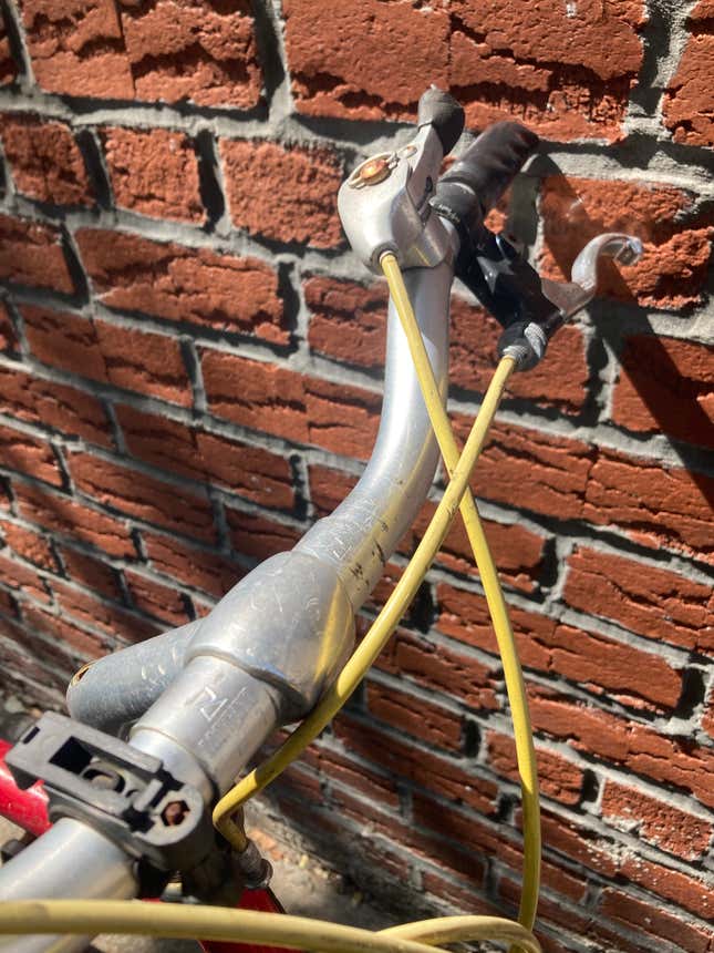 Image for article titled I Am Dumping Money Into A Trash Bike Because It Has The Weirdest, Coolest Brakes I've Ever Seen