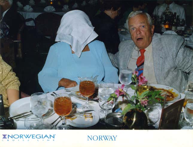 Image for article titled These long lost vacation photos capture the tragicomedy of the 1990s cruise craze