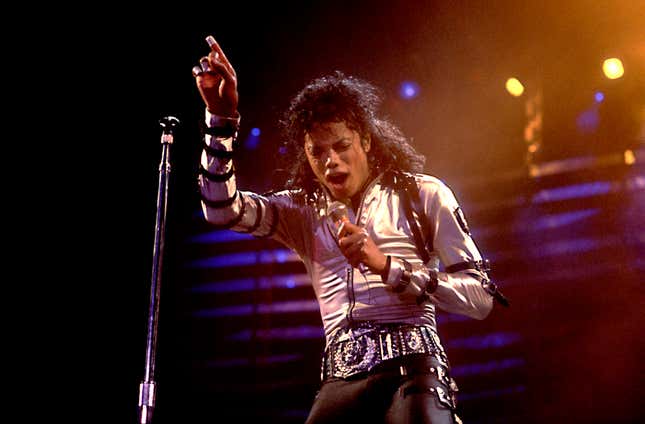  Michael Jackson performs onstage at the Rosemont Horizon during his ‘BAD’ tour, Rosemont, Illinois, April 19, 1988.