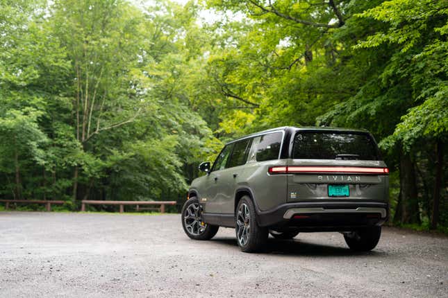 Image for article titled These Are Your Ultimate Fun/Reliable Two-Car Dream Garages