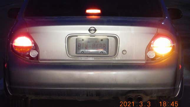 Image for article titled Canadians Keep Making Hilariously Bad Fake License Plates