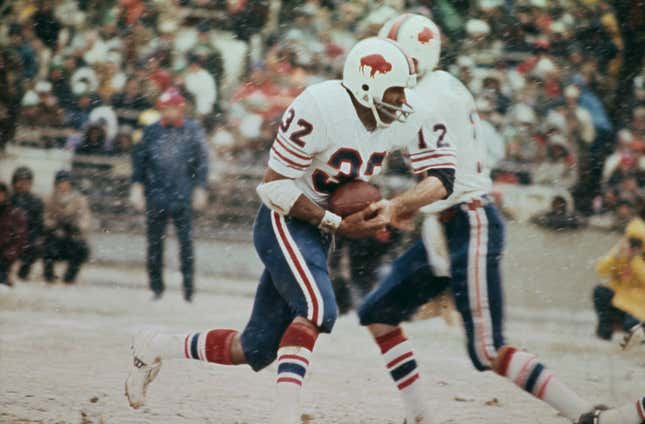 The Buffallo Bills’ OJ Simpson (number 32) in action against the New York Jets in the snow at Shea Stadium, New York, on December 16th, 1973.