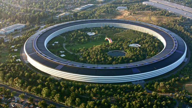 Aerial view of Apple corporate headquarters building in Silicon Valley. 