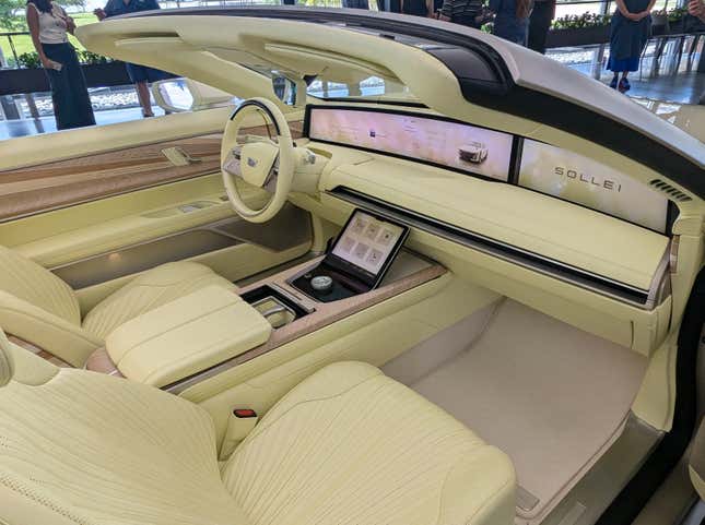 Image for article titled Cadillac Sollei Concept Is A Manilla Cream Luxury EV Dream