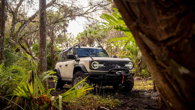 Image for article titled Ford Is Pausing Production on Manual Bronco Models