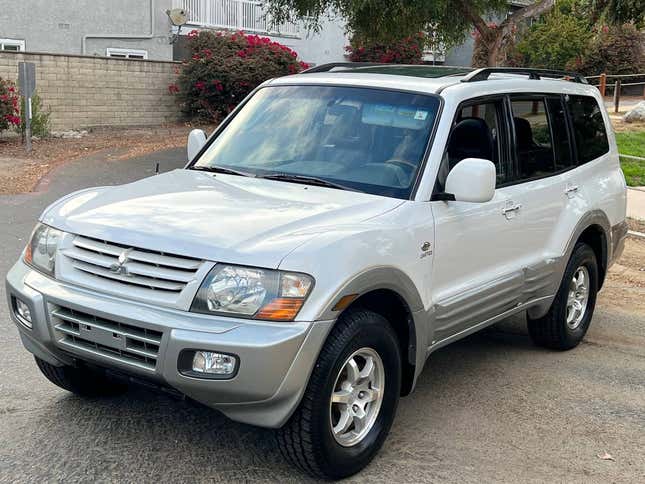 Image for article titled At $12,950, Is This 2002 Mitsubishi Montero A Mountain Of A Deal?