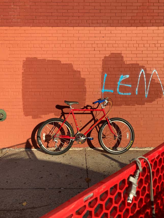 Image for article titled I Am Dumping Money Into A Trash Bike Because It Has The Weirdest, Coolest Brakes I've Ever Seen