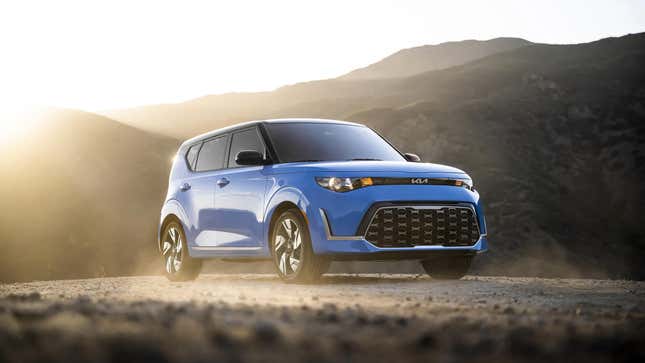 Un Kia Soul azul 2024