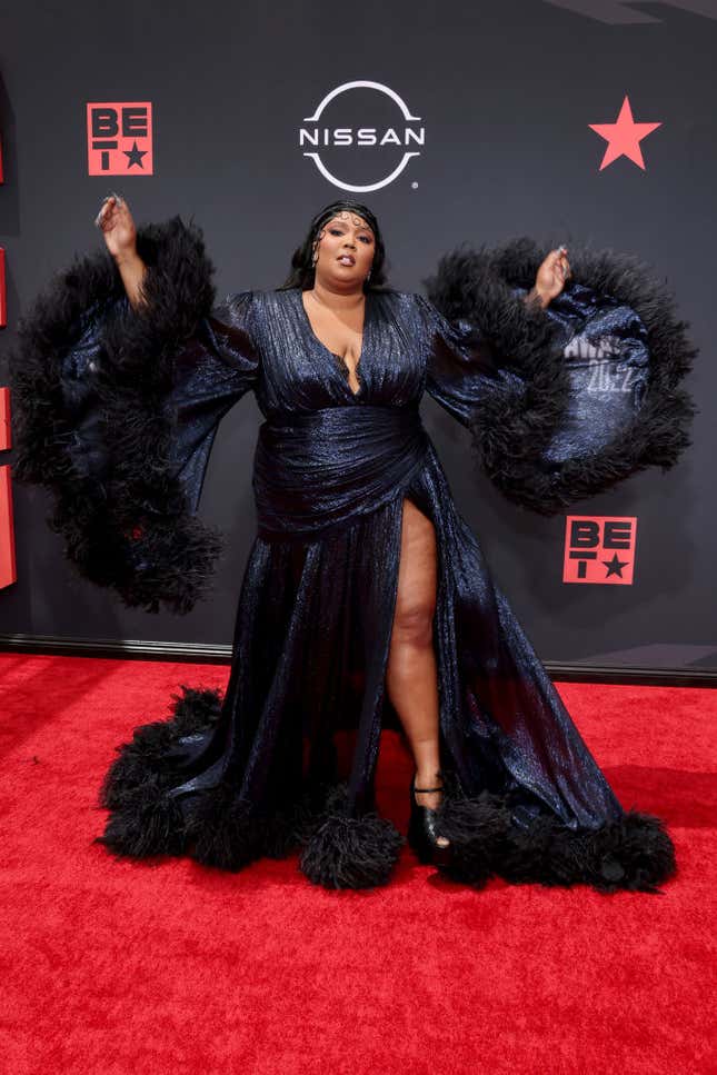 Image for article titled BET Awards 2022: Red Carpet Looks