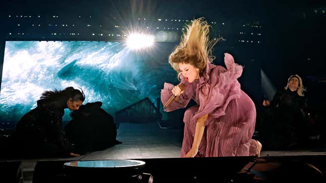 Taylor Swift, creator of earthquakes