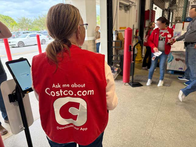 Image for article titled Costco workers face contract deadline as potential strike looms