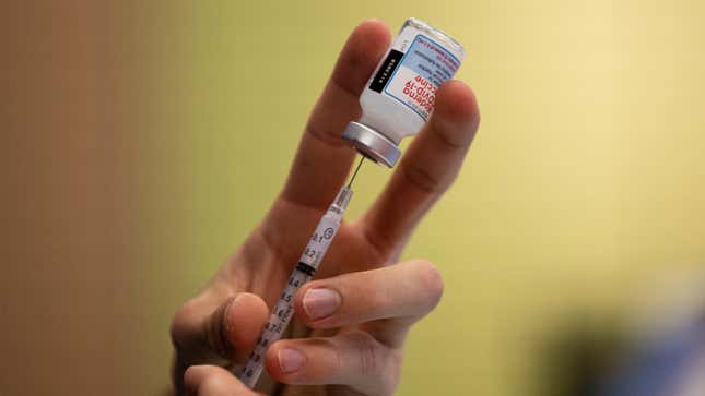 A dose of a Moderna covid-19 vaccine being prepared.