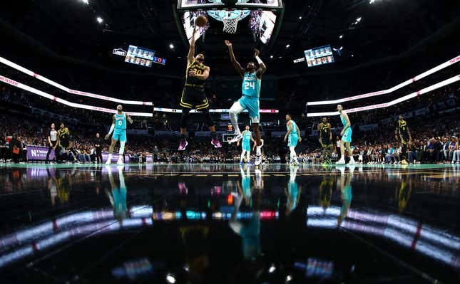 CHARLOTTE, NORTH CAROLINA - MARCH 29: Stephen Curry #30 of the Golden State Warriors attempts a lay up against Brandon Miller #24 of the Charlotte Hornets during the first half of the game at Spectrum Center on March 29, 2024 in Charlotte, North Carolina. NOTE TO USER: User expressly acknowledges and agrees that, by downloading and or using this photograph, User is consenting to the terms and conditions of the Getty Images License Agreement. (Photo by Jared C. Tilton/Getty Images)