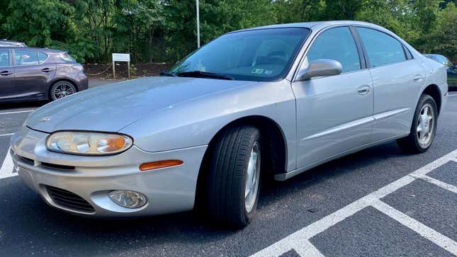 2003 Oldsmobile Aurora 4.0 photographed in Heidelberg, Pennsylvania.