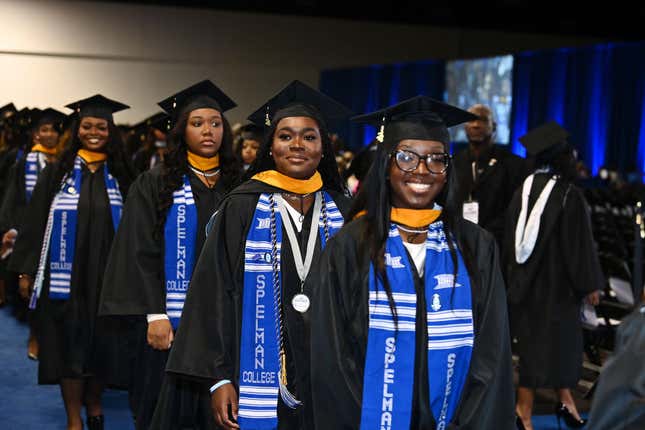 Pelman-Absolventen treffen 2024 bei der 137. Abschlussfeier des Spelman College im Georgia International Convention Center ein