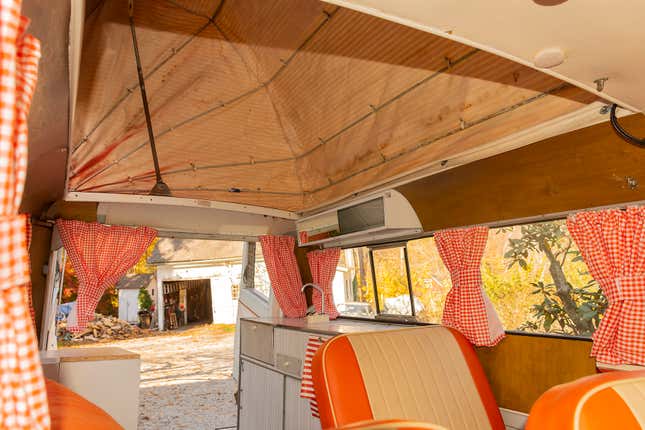 Image for article titled The Bedford CA Dormobile Was Britain's Strange Answer To The Volkswagen Camper