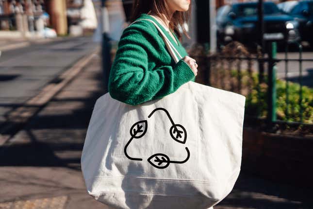 Image for article titled Tote bags: This little bag goes to market