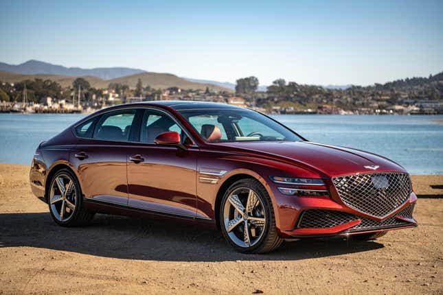 Une Genesis G80 rouge