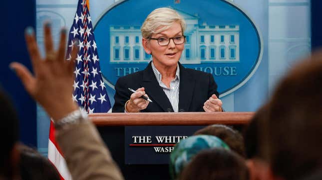 La secrétaire américaine à l’énergie, Jennifer Granholm, participe au point de presse quotidien de la Maison Blanche, à Washington, aux États-Unis, le 23 janvier 2023.