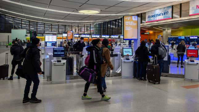 Passagers à l’aéroport international Logan de Boston