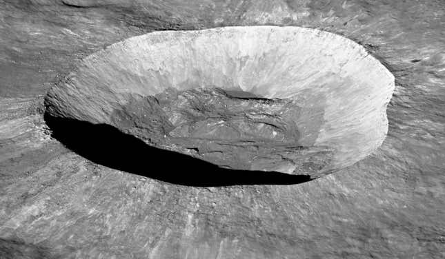 A crater on the Moon; Kamo’oalewa may have emerged from a violent collision on the Moon. 