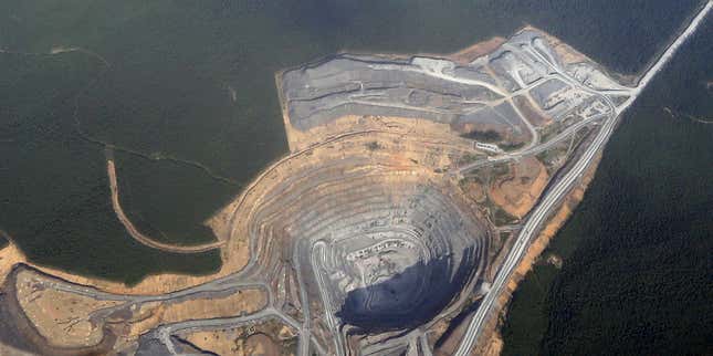 Image for article titled Aerial and satellite photos reveal massive mines scarring the earth’s surface
