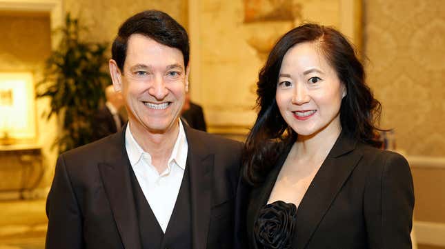 Jim Breyer ve Angela Chao, 12 Ocak 2024'te Los Angeles, Kaliforniya'da Beverly Hills'teki Four Seasons Hotel Los Angeles'ta düzenlenen AFI Ödülleri Öğle Yemeğine katıldı.