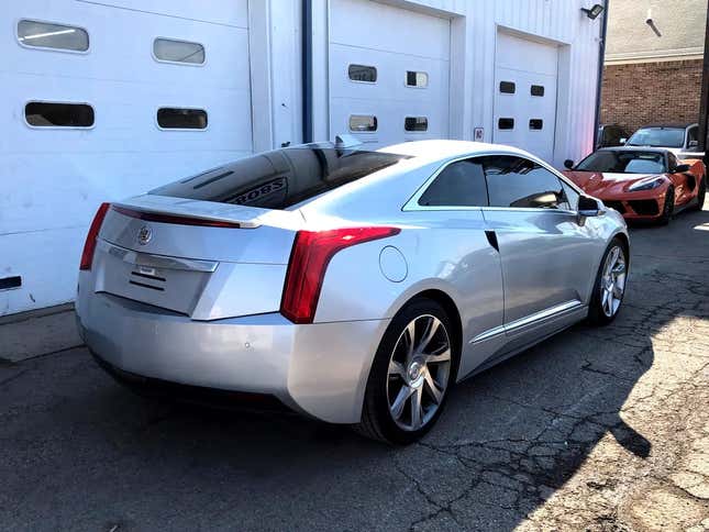 Image for article titled This $13,000 Cadillac ELR Might Be The PHEV Deal Of The Year