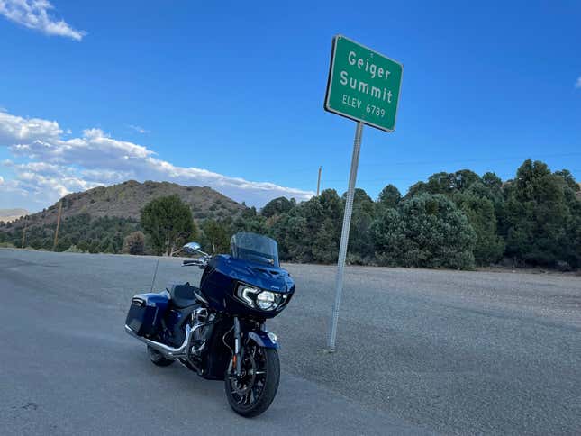 Image for article titled When You Pump Up The Power Of A 2021 Indian Challenger Limited You Get A Mega Muscle Bike