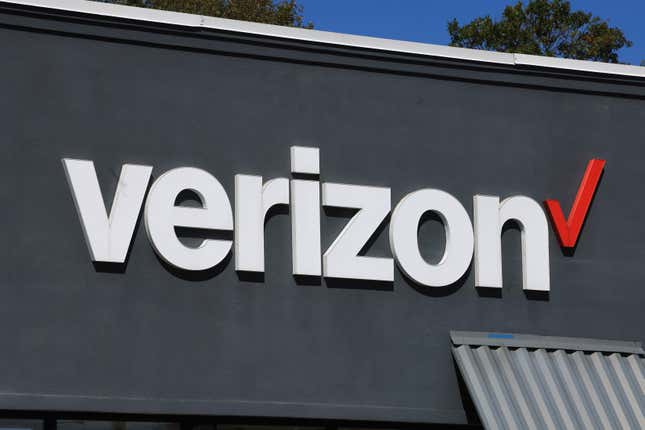 Verizon, ainsi que trois autres opérateurs de téléphonie sans fil, ont vendu l’accès aux données de localisation de leurs clients, selon la Commission fédérale des communications des États-Unis. 