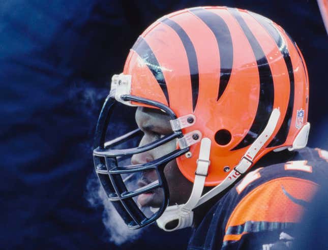 Image for article titled Julius Peppers, Antonio Gates, and the 15 Finalists for the 2024 Hall of Fame