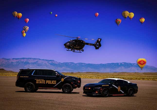 Chevrolet Tahoe und Ford Mustang der New Mexico State Police