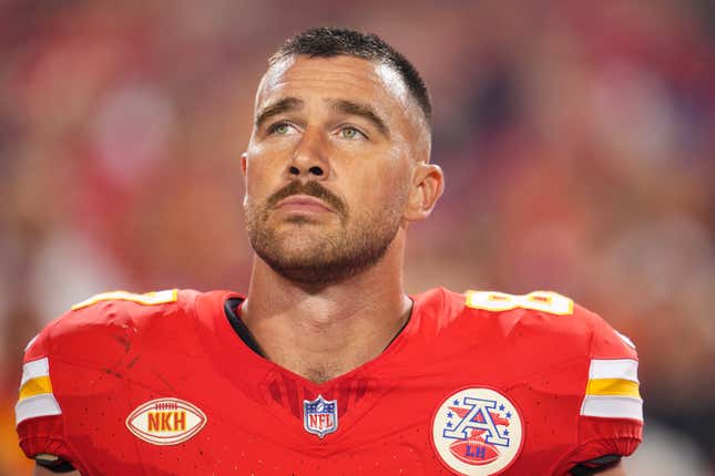 Taylor Swift Turns out to See Travis Kelce, Kansas City Chiefs