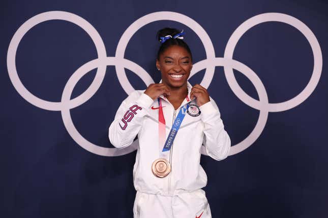 Image for article titled Simone Biles Bounces Back With Bronze Medal on the Balance Beam at Tokyo Olympics