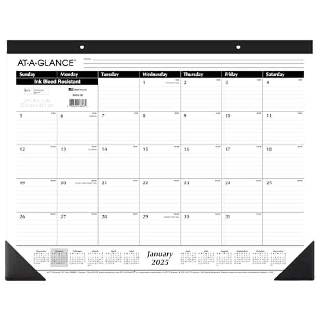 Image for article titled AT-A-GLANCE 2025 Desk Calendar, Now 31% Off