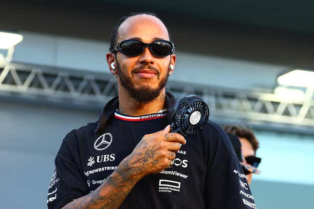 Avec sept titres de champion du monde des pilotes à son actif, Lewis Hamilton fait partie des meilleurs pilotes de Formule 1. Cependant, le pilote britannique, également connu pour son style en dehors de la piste, a utilisé son influence pour se faire un nom dans le monde des affaires.