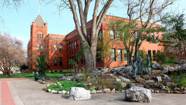 Image for article titled Idaho College Pulls 6 Abortion-Related Artworks from Exhibit, Citing State Law