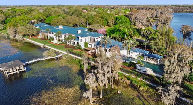 Bild für Artikel mit dem Titel Geschmackvoll oder kitschig? Ein Blick in Shaquille O’Neals kürzlich verkaufte 11-Millionen-Dollar-Villa in Florida