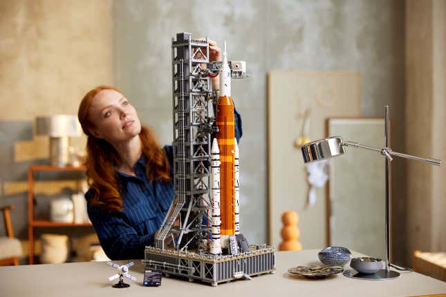 Image for article titled Lego&#39;s Gorgeous New Space Sets Shoot You Into the Stars