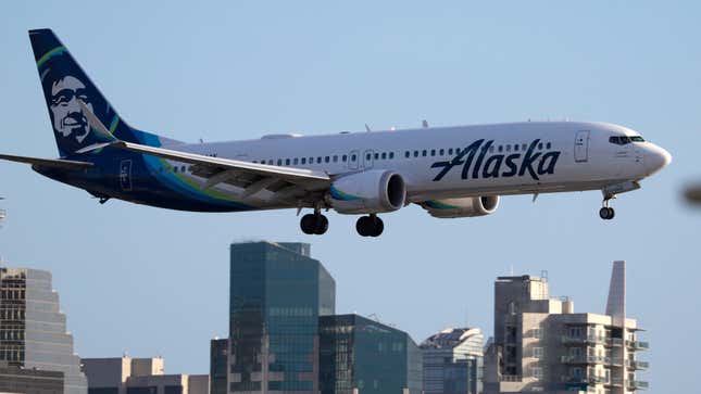 Image for article titled FBI Says Passengers on Alaska Flight May Have Been Victim of a &#39;Crime&#39; as Investigation Expands